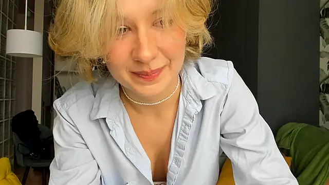 Lilith lutherlow online show from 12-21-25, 11:23