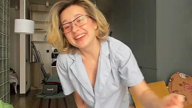 Lilith lutherlow online show from 03-26-26, 12:14