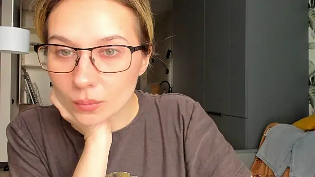 Lilith lutherlow online show from 04-15-26, 02:21