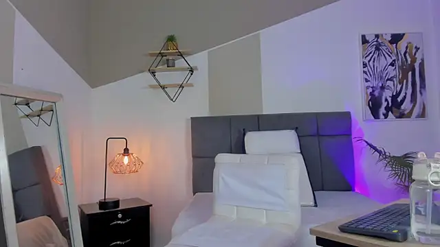 Snapshot of manely1 chatting on 02-18-25, 12:28 manely1 online show from 02-18-25, 12:28