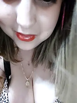 Snapshot of LoNa-daloua chatting on 02-17-26, 10:29 LoNa-daloua online show from 02-17-26, 10:29