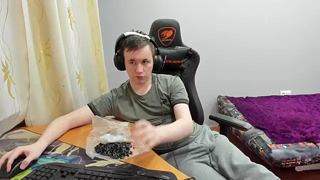 iliaskrislove online show from 12-21-25, 09:04