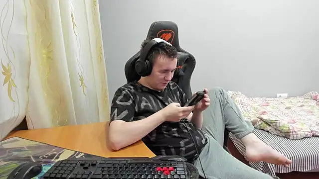 iliaskrislove online show from 11-21-25, 07:35