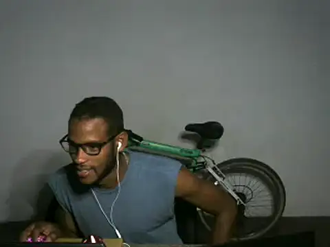 Snapshot of michel_sc chatting on 05-19-26, 10:11 michel sc online show from 05-19-26, 10:11