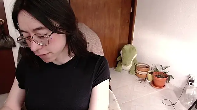 Snapshot of emily_pearl_ chatting on 10-15-25, 07:33 emily pearl online show from 10-15-25, 07:33
