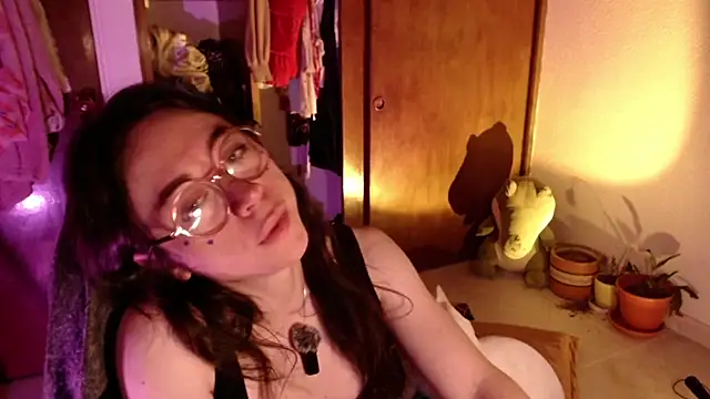 Snapshot of emily_pearl_ chatting on 10-16-25, 07:49 emily pearl online show from 10-16-25, 07:49
