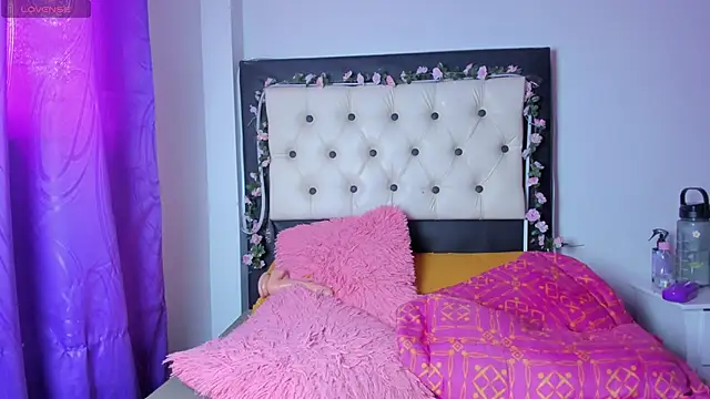 Snapshot of Veeronica_Smith chatting on 02-17-25, 01:11 Veeronica Smith online show from 02-17-25, 01:11