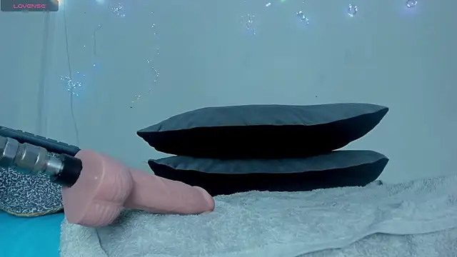 Veeronica Smith online show from 12-15-25, 01:39