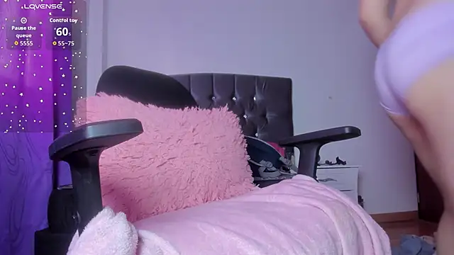 Snapshot of Veeronica_Smith chatting on 09-24-25, 02:23 Veeronica Smith online show from 09-24-25, 02:23