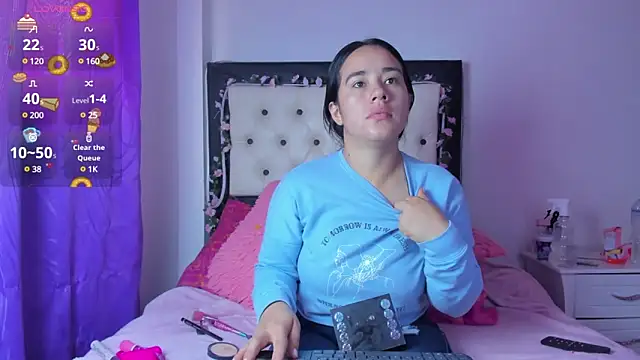 Snapshot of Veeronica_Smith chatting on 02-14-25, 01:29 Veeronica Smith online show from 02-14-25, 01:29