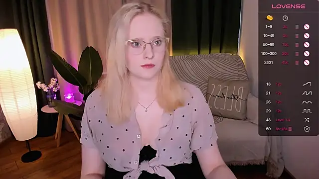 Aemilia  online show from 03-11-25, 08:52