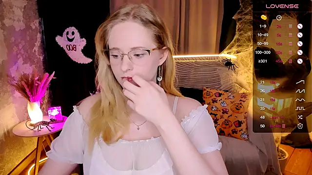 Aemilia  online show from 10-26-25, 06:03