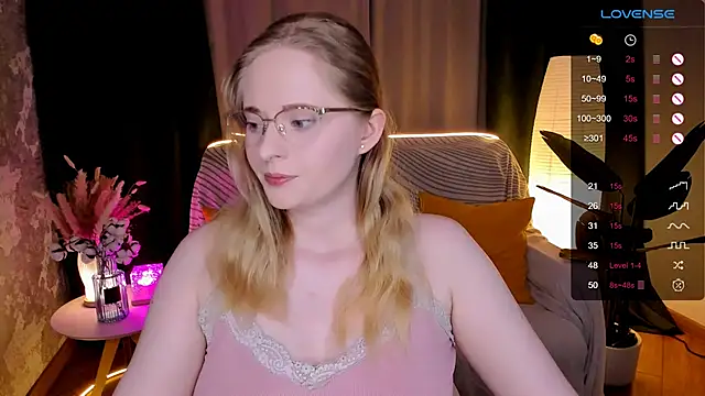 Aemilia  online show from 02-10-26, 09:08