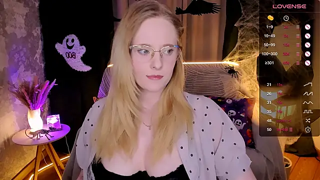 Aemilia  online show from 10-27-25, 08:37