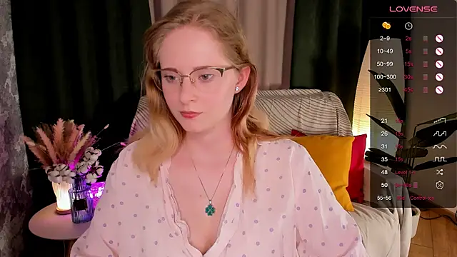 Aemilia  online show from 06-11-26, 08:33