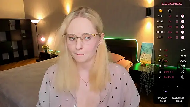 Aemilia  online show from 03-14-25, 08:42