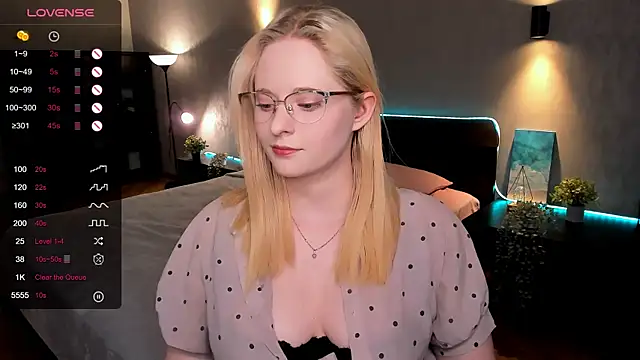 Aemilia  online show from 03-20-25, 08:53