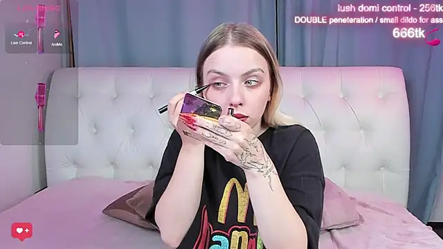 Alice Halle online show from 10-14-25, 04:02