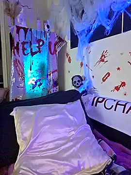 Snapshot of SpicyVicky chatting on 10-18-25, 04:58 SpicyVicky online show from 10-18-25, 04:58