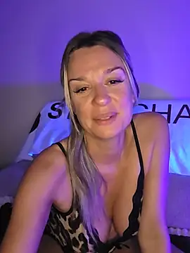 Snapshot of SpicyVicky chatting on 06-16-26, 04:23 SpicyVicky online show from 06-16-26, 04:23