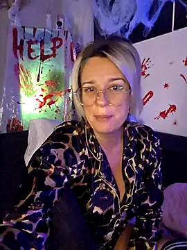 Snapshot of SpicyVicky chatting on 10-24-25, 05:17 SpicyVicky online show from 10-24-25, 05:17