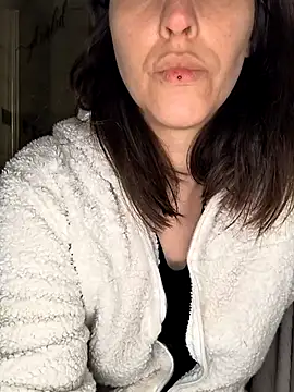 Linalicious online show from 03-18-25, 05:33