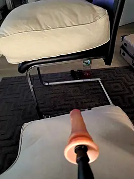 Linalicious online show from 11-26-25, 08:58