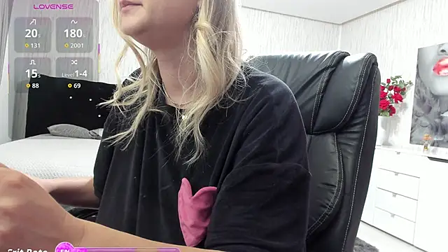 KattyeFox online show from 11-27-25, 10:32