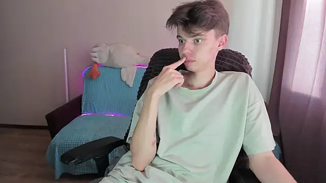 Liam sexy1 online show from 09-24-25, 01:50