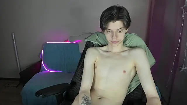 Liam sexy1 online show from 03-18-25, 04:28