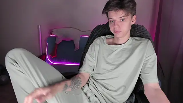 Liam sexy1 online show from 10-14-25, 02:17