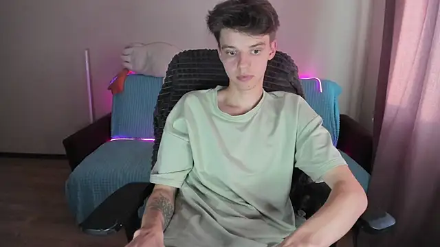 Liam sexy1 online show from 09-25-25, 02:56