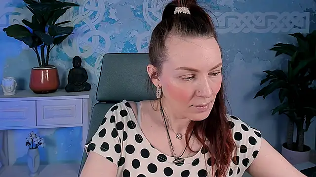 VandaRossi online show from 10-27-25, 01:12