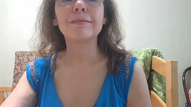 Snapshot of HollyJewel chatting on 06-26-26, 04:13 HollyJewel online show from 06-26-26, 04:13