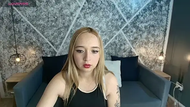 Snapshot of Liaroberts1 chatting on 07-06-26, 01:51 Liaroberts1 online show from 07-06-26, 01:51