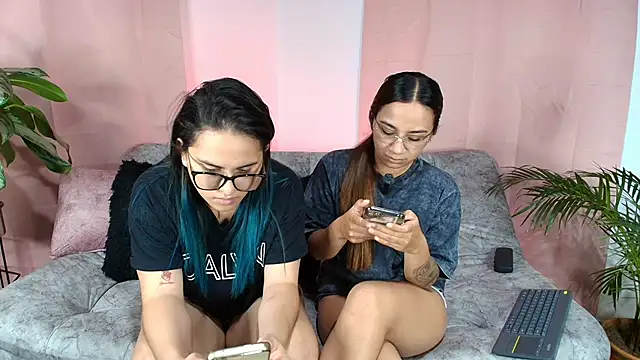 Jules n Gia online show from 12-13-25, 09:21