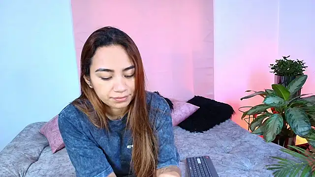 Jules n Gia online show from 11-01-25, 05:40