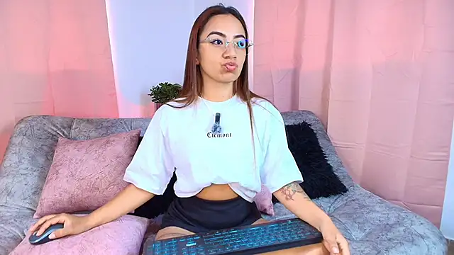 Jules n Gia online show from 10-17-25, 03:14