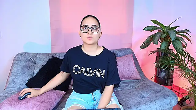 Jules n Gia online show from 11-06-25, 05:50