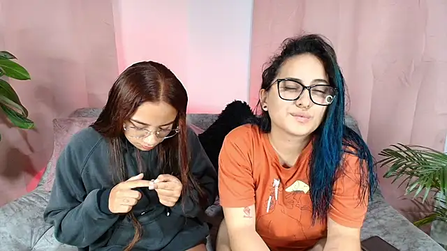 Jules n Gia online show from 12-17-25, 01:10