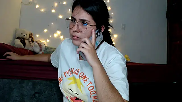 Snapshot of zaritagape21 chatting on 02-06-25, 12:33 zaritagape21 online show from 02-06-25, 12:33