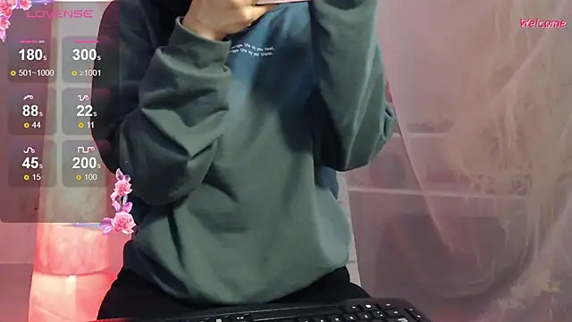 Snapshot of Leonora_luxry chatting on 02-10-25, 03:57 Leonora luxry online show from 02-10-25, 03:57