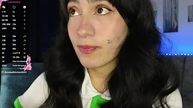 Snapshot of ZaraDames_ chatting on 10-27-25, 02:45 ZaraDames online show from 10-27-25, 02:45