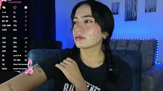 Snapshot of ZaraDames_ chatting on 10-23-25, 04:00 ZaraDames online show from 10-23-25, 04:00