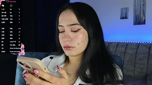 Snapshot of ZaraDames_ chatting on 10-31-25, 02:52 ZaraDames online show from 10-31-25, 02:52