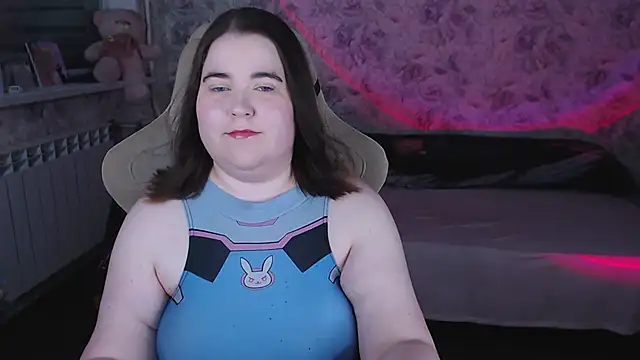 Estelle Hicks online show from 04-12-26, 06:44