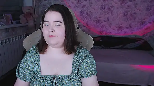 Estelle Hicks online show from 03-22-26, 06:42