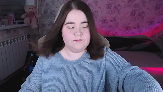 Estelle Hicks online show from 04-08-26, 06:42