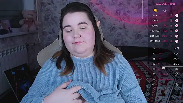 Estelle Hicks online show from 12-19-25, 06:32