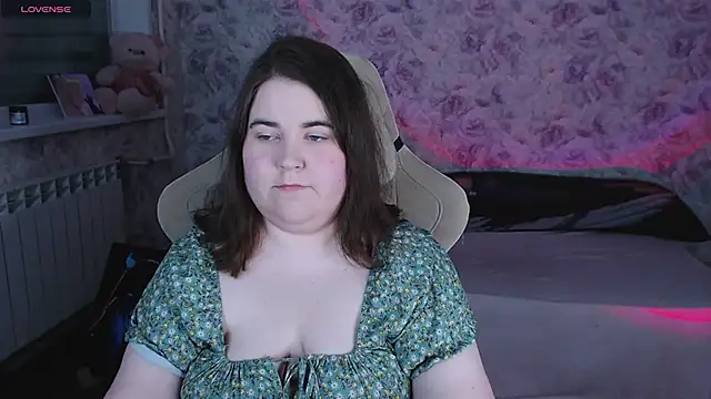 Estelle Hicks online show from 05-06-26, 06:56